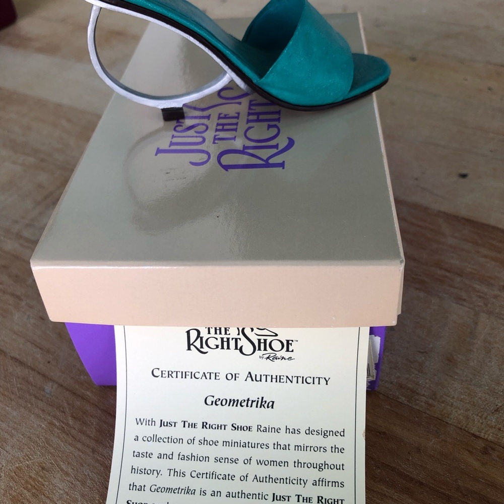 Miniature shoe